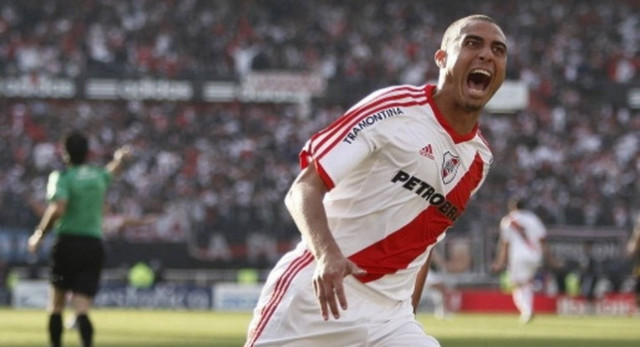 Τρεζεγκέ: Έρχεται στην Ελλάδα για λογαριασμό του...