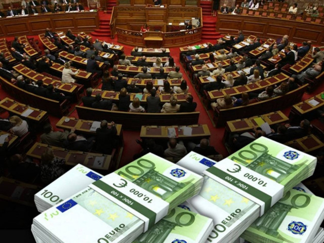 Απαλλάσσουν από φόρους τους χρηματοδότες των κομμάτων!