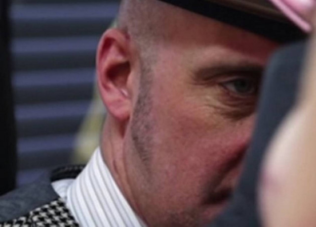 Αυτός ο tattoo artist κάνει για τις γυναίκες ό,τι δεν κάνει κανένας χειρουργός