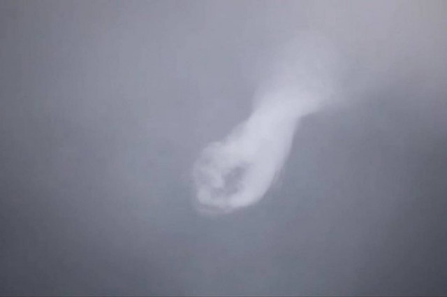 Απίστευτη εικόνα: Φωτογράφησε το... χέρι του Θεού!