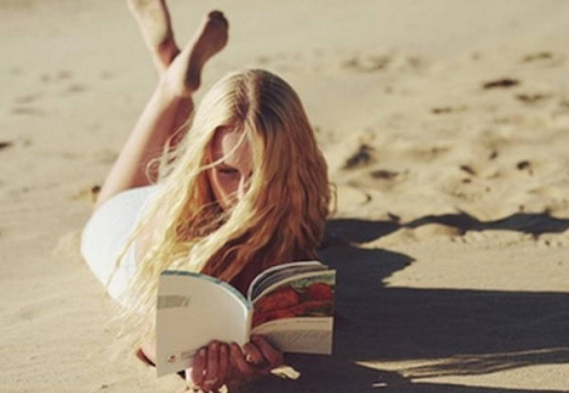 Τα 5+1 καλύτερα βιβλία για την παραλία που θα σου αλλάξουν τη ζωή