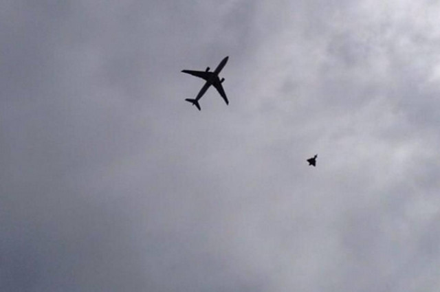 Ύποπτο αντικείμενο σε αεροσκάφος της Qatar airways; (pics)