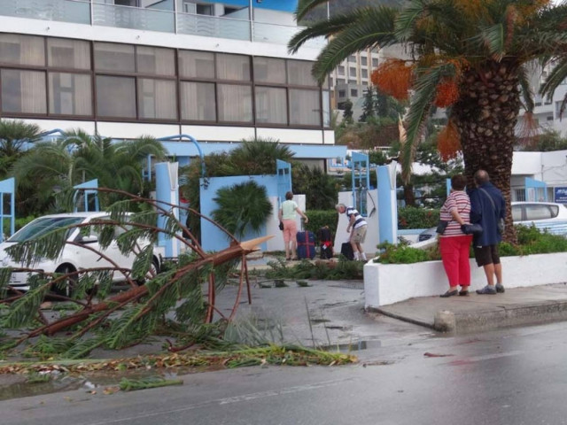 Ρόδος: Αναστάτωσε γειτονιές ανεμοστρόβιλος