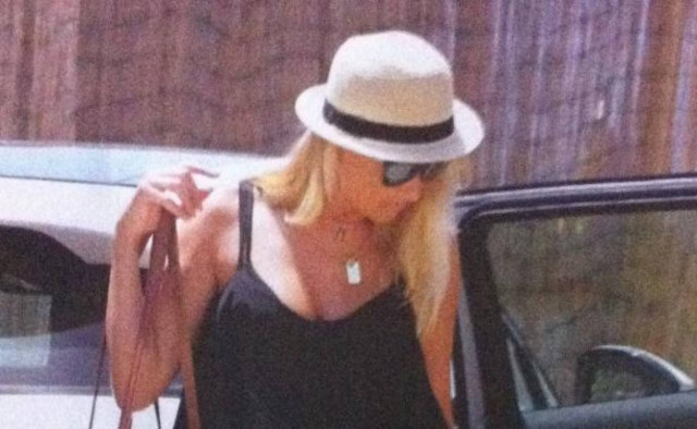 Φαίη Σκορδά: Πιο... αποκαλυπτική από ποτέ με το sexy μαγιό της! (pics)