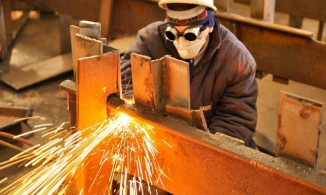 Μικρή αύξηση της βιομηχανικής παραγωγής στη Βρετανία