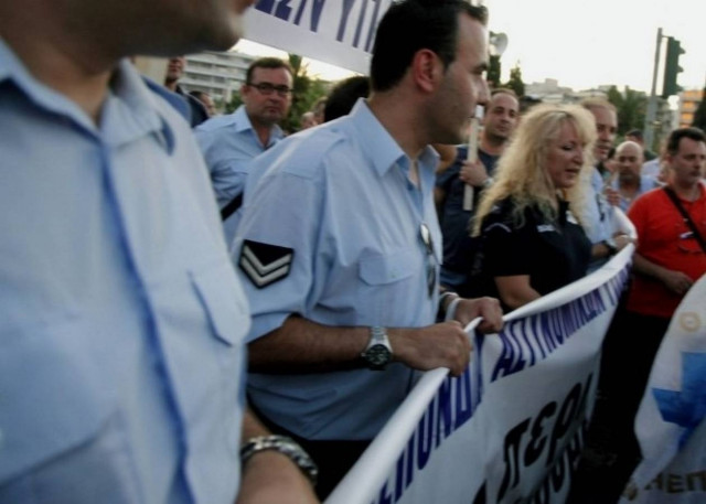 Ένταση μέσα στη Βουλή με συνδικαλιστές της ΕΛΑΣ