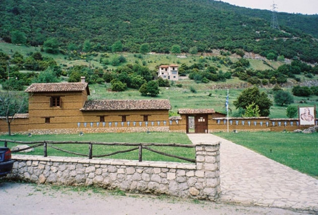 Tι τρέχει με το Χάνι της Γραβιάς;