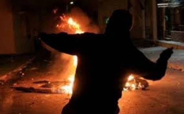 Μολότοφ σε διμοιρία των ΜΑΤ στην Ιπποκράτους