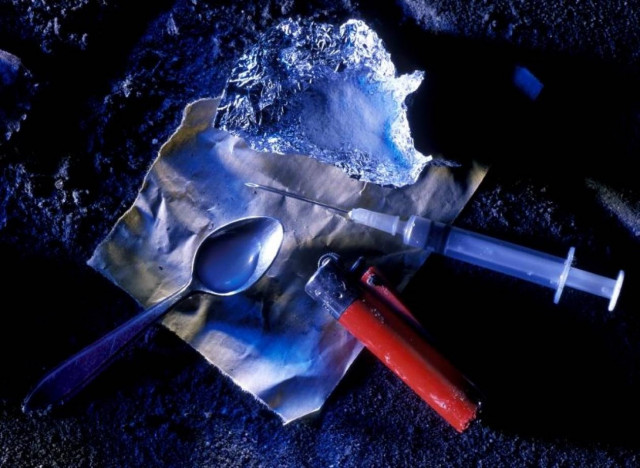 Υπουργείο μοιράζει αλουμινόχαρτο σε... ηρωινομανείς!