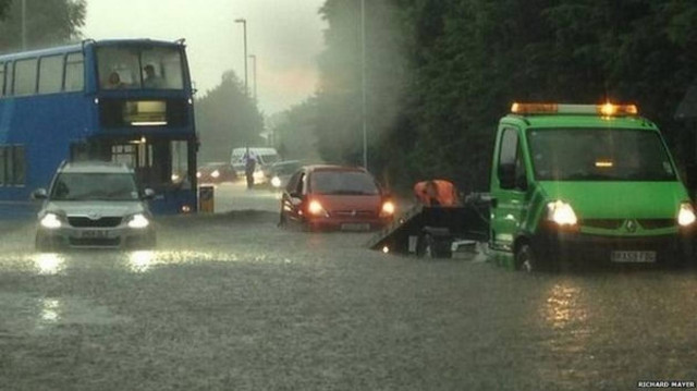 Ισχυρές καταιγίδες στη Βρετανία