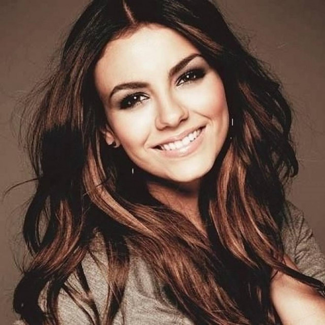 Τα μαλλιά σας σταμάτησαν να μακραίνουν; Σας έχουμε τη λύση!