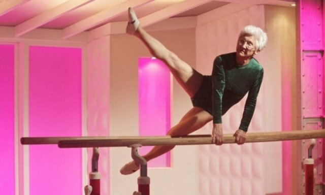 89χρονη αθλήτρια σπάει όλα τα ρεκόρ Γκίνες (βίντεο)