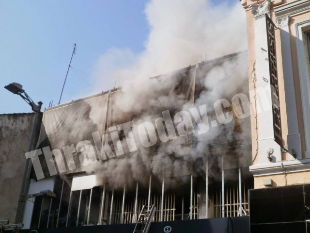 Ξάνθη: Μεγάλη φωτιά σε κατάστημα ρούχων (pics-vid)