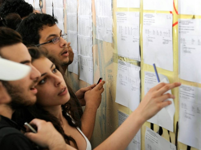 Βάσεις 2014: Στα ύψη οι βάσεις στις περιζήτητες σχολές