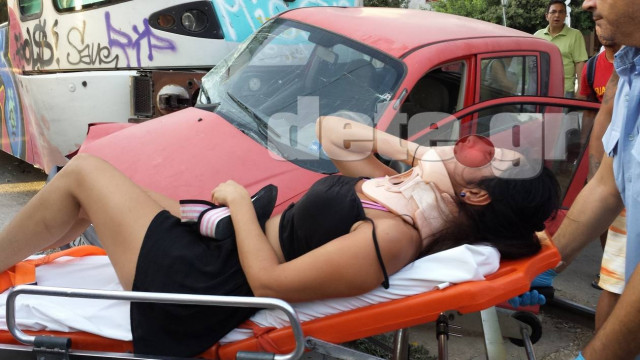 Πάτρα: Σώθηκε από θαύμα νεαρή - Το τραίνο «τσάκισε» το αυτοκίνητό της