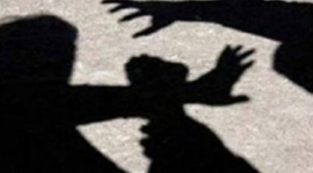 Της έριξαν σπρέι στο πρόσωπο και τη λήστεψαν!