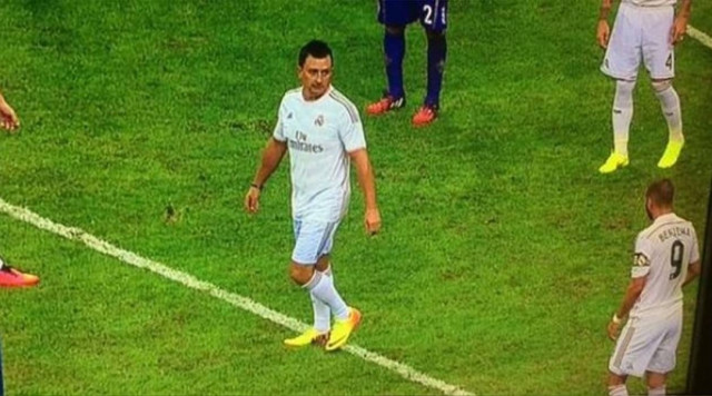 Ξεκαρδιστικό: Μπήκε στο γήπεδο ως... Κριστιάνο Ρονάλντο και δείτε τι έκανε!