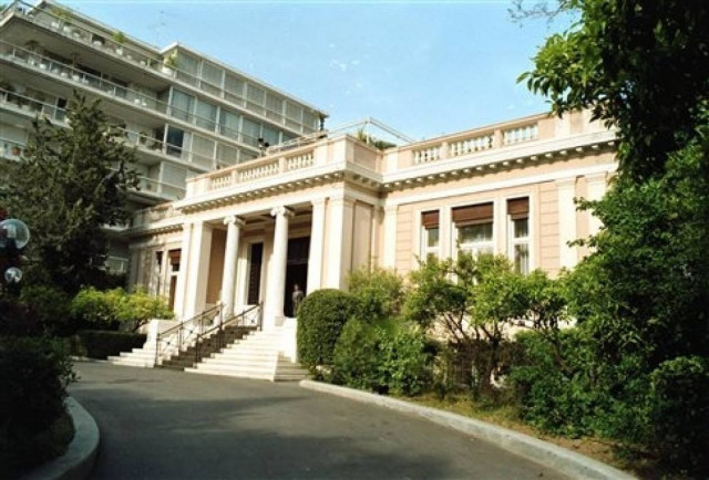 Μαξίμου: Παρακάλια στην τρόικα για τις εξαγγελίες στη ΔΕΘ