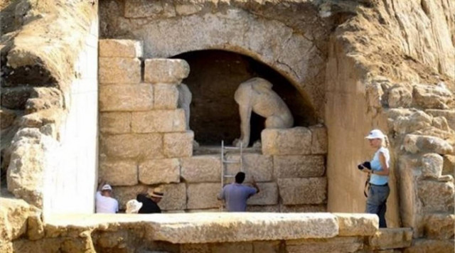 Αμφίπολη: Διαψεύδει το υπ. Πολιτισμού ότι μετακινούνται οι Σφίγγες