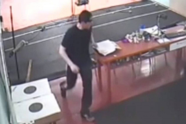 Βίντεο: Η στιγμή που πυροβόλησε τον προπονητή του κατά λάθος στο κεφάλι