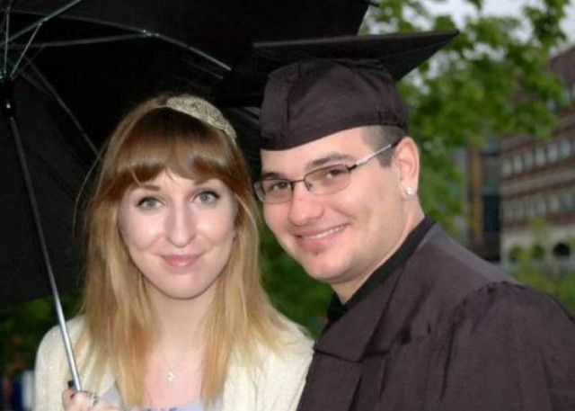 Προσποιήθηκε το νεκρό για να αποφύγει τον γάμο!