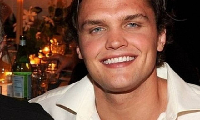 Πόσο μοιάζουνε! Είναι ίδιος ο πατέρας του! (pics)