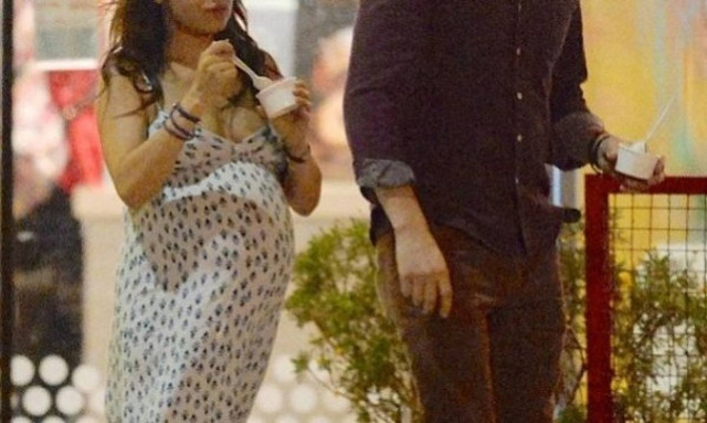 Το παγωτό δροσίζει τις καούρες της και τρώει συνέχεια! Ποια είναι;