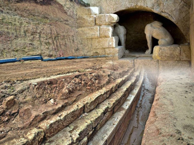 Αμφίπολη «ώρα μηδέν»: Το πρώτο βήμα για την αποκάλυψη του μυστικού έγινε!