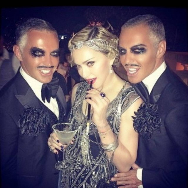 Όποιος μοιράζει μυαλό... ας δώσει λίγο στην Madonna γιατί η κατάστασή της είναι πια σοβαρή