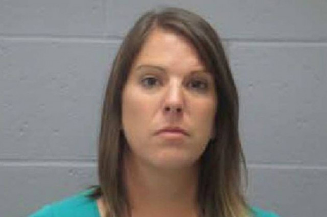 Καθηγήτρια είχε σεξουαλικές επαφές με 13χρονο μαθητή