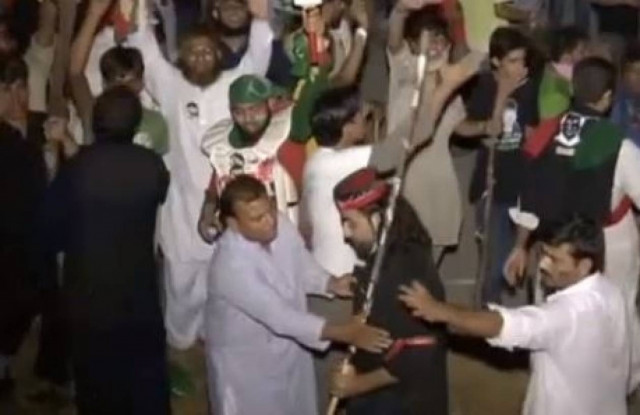 Πακιστάν: Οι διαδηλωτές απέκλεισαν την πρόσβαση στο κοινοβούλιο