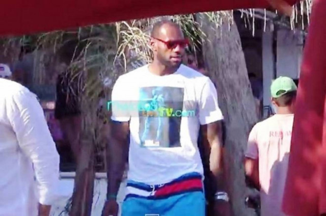 Αποθέωση για ΛεΜπρόν Τζέιμς στη Μύκονο (video)