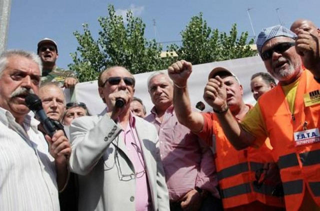 Απειλή κατάσχεσης ταξί για όσους χρωστούν στον ΟΑΕΕ