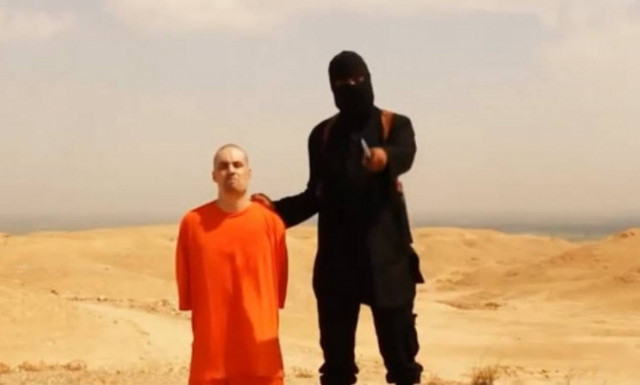 Ωμή βία – Βίντεο σοκ: Αποκεφαλισμός δημοσιογράφου από εξτρεμιστές του ΙΚ