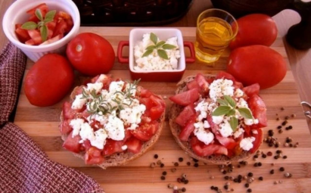 Οι απίστευτες θερμίδες που κρύβει ο κρητικός ντάκος