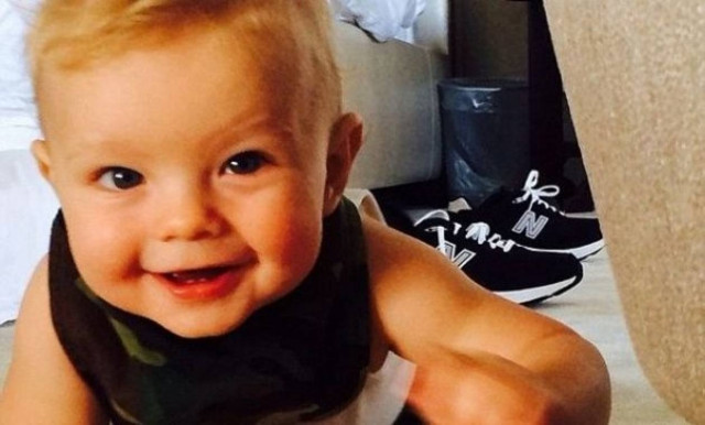 To μωρό της έκανε τα πρώτα του βήματα και εκείνη... σοκαρίστηκε! (pics)