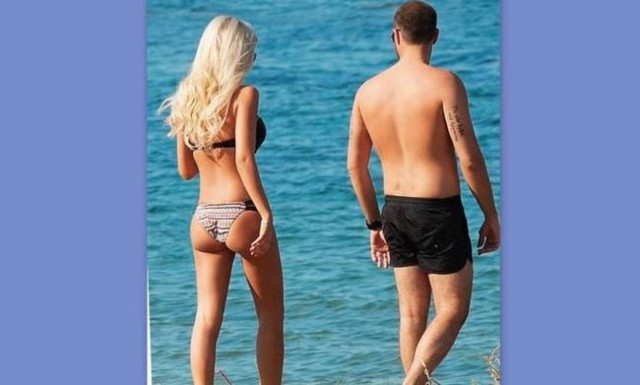 Δείτε τρυφερές στιγμές γνωστού ζευγαριού της ελληνικής showbiz στην παραλία