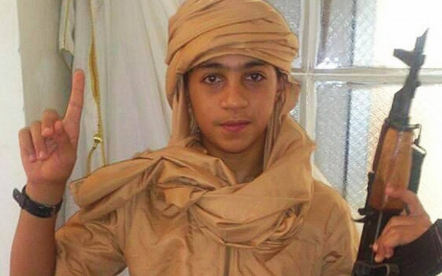 Εικόνα που σοκάρει: 13χρονος δηλώνει φανατικός τζιχαντιστής