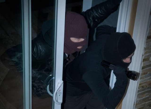 Πάφος: Ξάφρισαν από οικία 15.000 ευρώ και χρυσαφικά αξίας 200 ευρώ