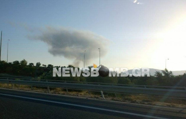 Υπό μερικό έλεγχο η πυρκαγιά που ξέσπασε σε εργοστάσιο στο Κορωπί