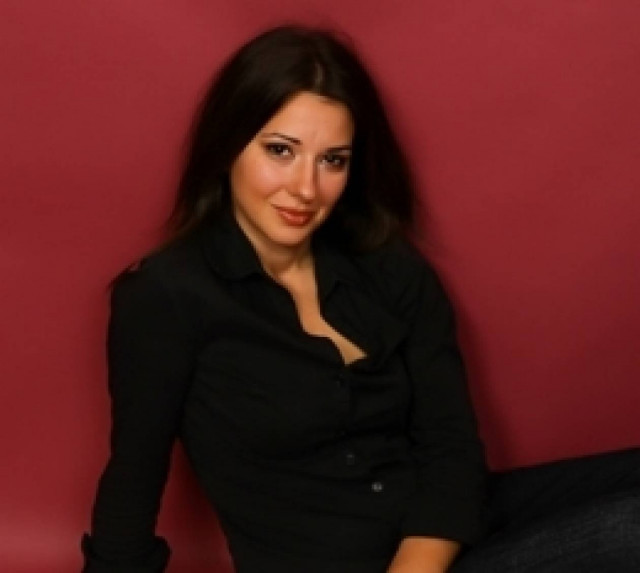 Η Μαρία Κοτρότσου, στον κήπο του Νομισματικού Μουσείου