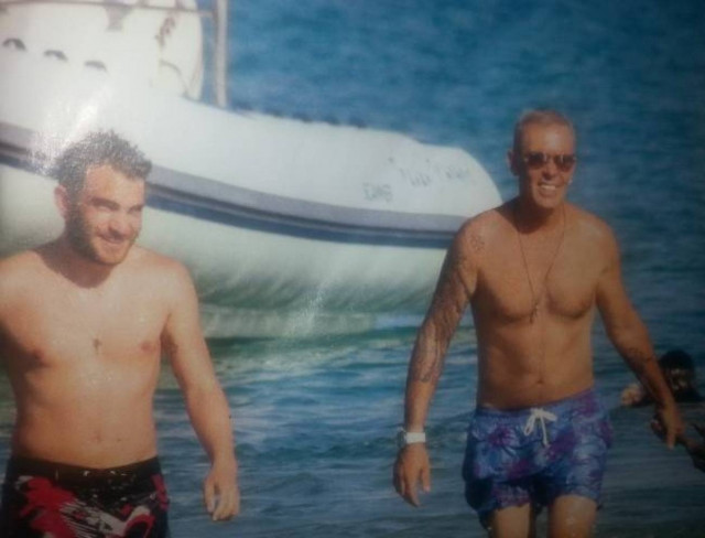 Τα μπάνια του Στέλιου Ρόκκου με τα παιδιά του