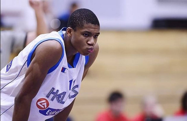 Εσπευσμένα στο νοσοκομείο ο Γιάννης Αντετοκούνμπο