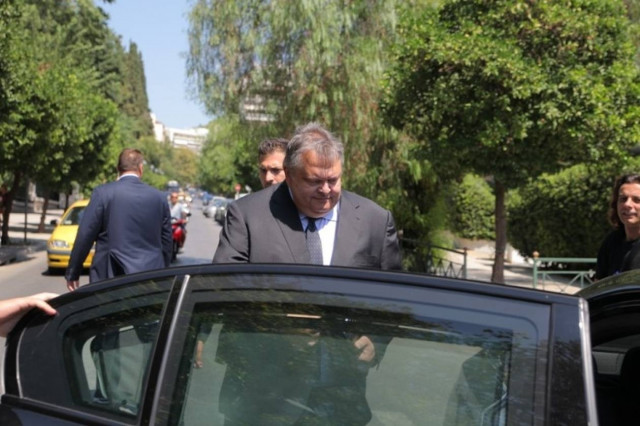 «Όλα υπό έλεγχο», δήλωσε ο Βενιζέλος μετά τη συνάντηση με Σαμαρά