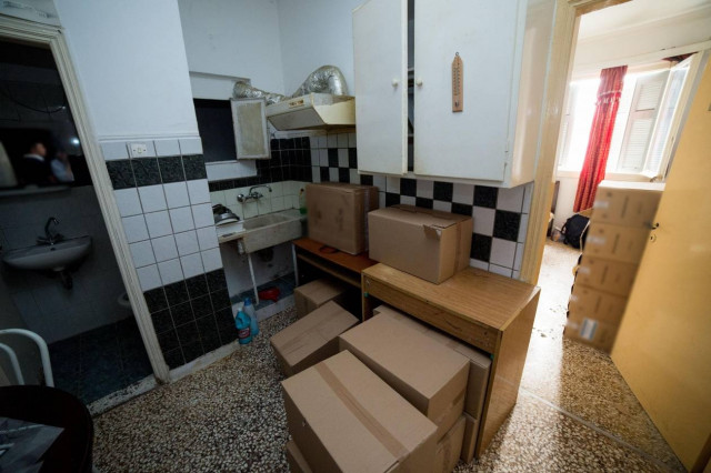 Είχε μετατρέψει το διαμέρισμά του στα Εξάρχεια σε αποθήκη λαθραίων τσιγάρων