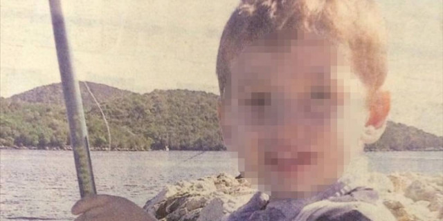 Ένα χωριό μαζί με τον Αλτέο, τον μικρό που έχασε το χέρι του στο πλυντήριο!