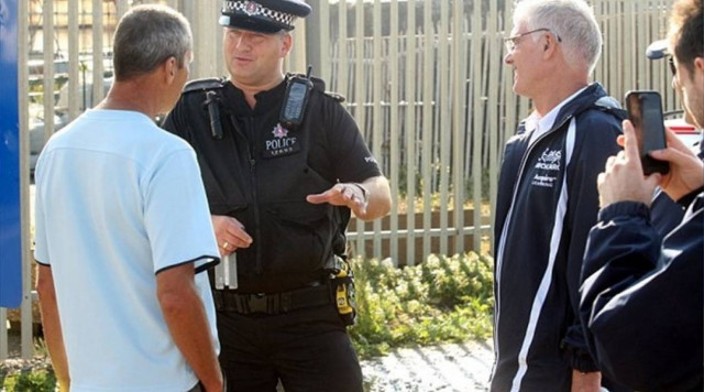 Συνέλαβαν κολυμβητή γιατί τον πέρασαν για... λαθρομετανάστη! (pics)