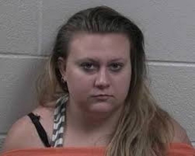 Έκανε σεξ με τον αδερφό της επειδή...