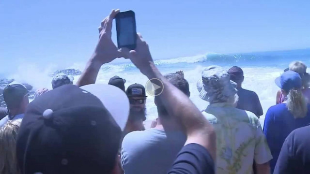 Βίντεο: Από τον θαυμασμό στον πανικό - Έβλεπαν τα κύματα και...