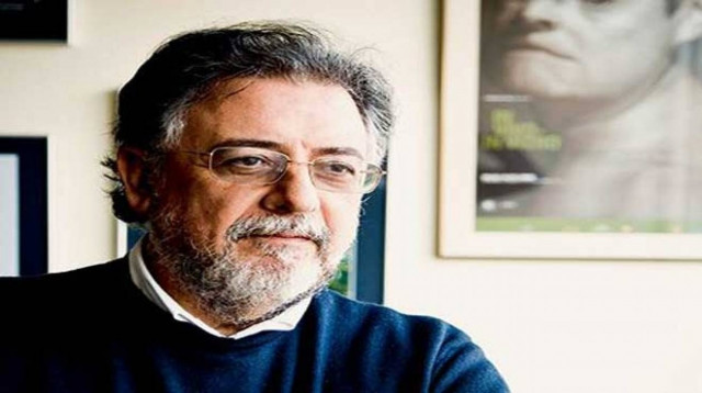 Το κοινό pin των συνεδρίων: ένας είναι ο αρχηγός